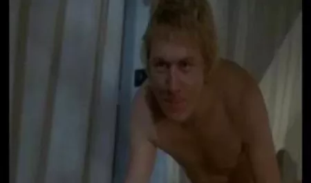 Dziewczynka gry z pochwy sexy dziewczyna z wielką dojrzale mamuski de dupą