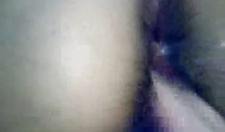 Nikki odgrywa z sex mamuśki dojrzałe jej różowy lady