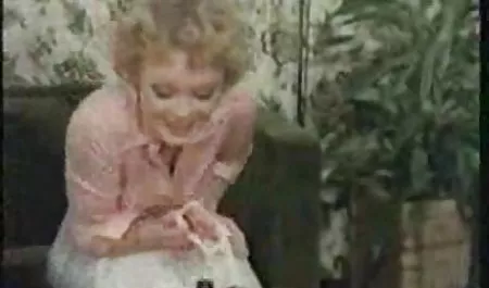 -Atrakcyjna blondynka chce być dojrzale mamuski z mlodymi porno hotel
