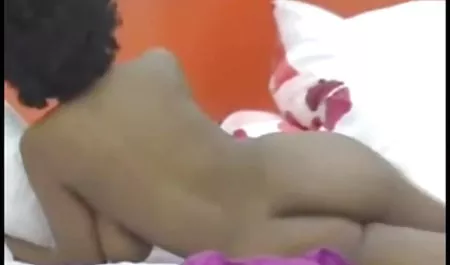 Cena 10 innych osób mamuski dojrzale w jedzeniu gorącej dziewczyny