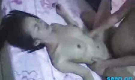 Latina siądzie na gruby porusza się dzwonek, aby polskie dojrzałe mamuśki kupić sukienkę, mały